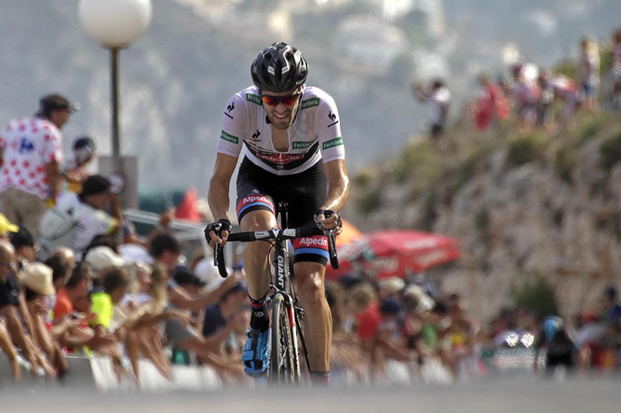 Dumoulin klopt Froome in Vuelta en is weer leider