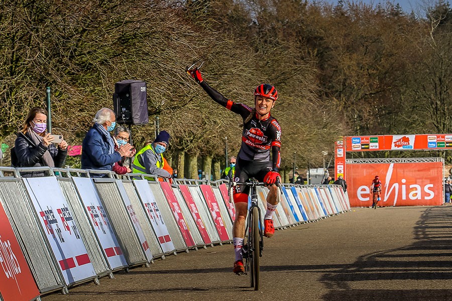 Betsema naar de winst in Sint-Niklaas