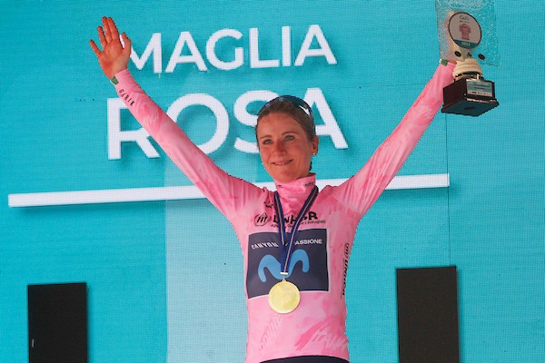 Van Vleuten naar dagwinst en roze in Giro Donne