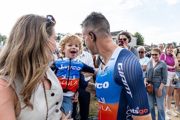 Groenewegen vijfde in eerste kans voor sprinters