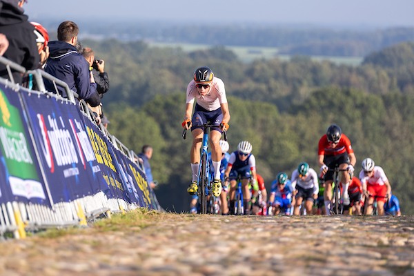 Senna Remijn wint in Eroica Juniores