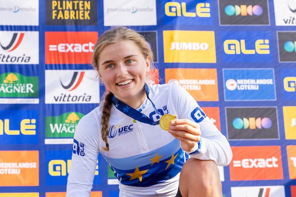 Fleur Moors wint EK Weg junior-vrouwen