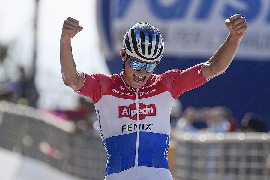 Van der Poel wint in Tirreno-Adriatico