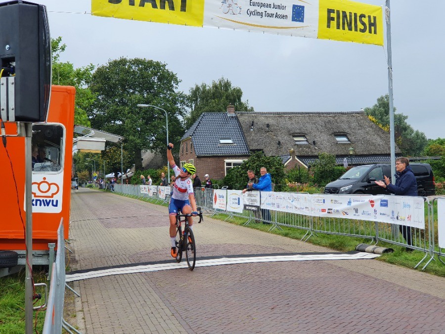 Backstedt naar zege in Land van Bartje