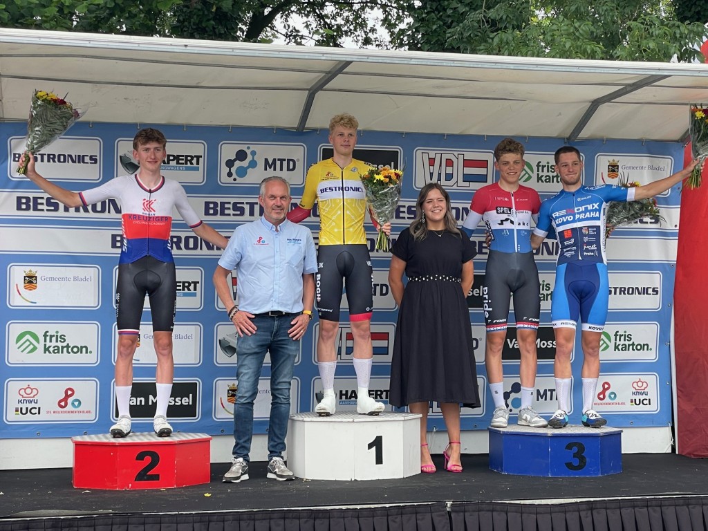 Mouris wint tijdrit, Kristensen de Acht van Bladel