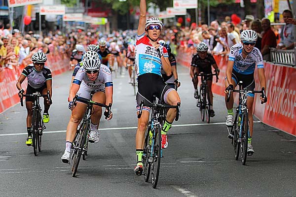 Wild sprint naar derde plaats in Sparkassen Giro Bochum