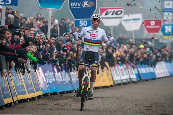 Van der Poel is veruit de beste op nieuwjaarsdag