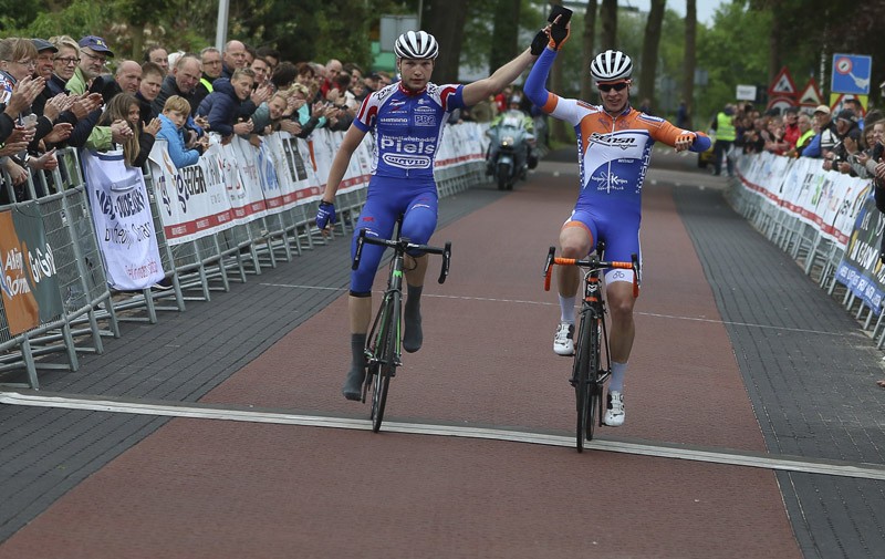 Voormalige teamgenoten eren nog eens Verdick