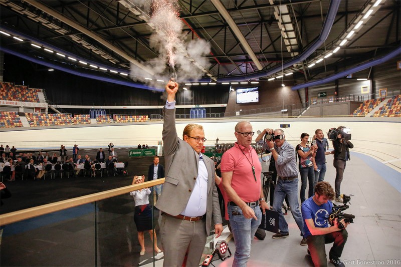 Wielerbaan Omnisport Apeldoorn weer in gebruik