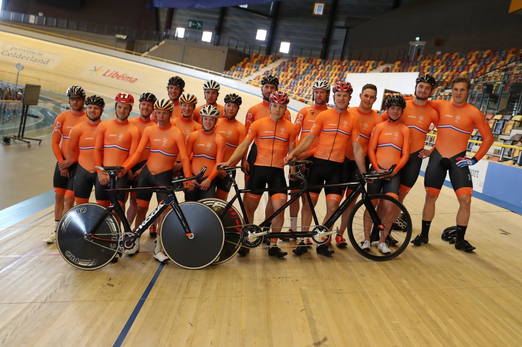 Tafel hout Omnisport geveild voor 3FM