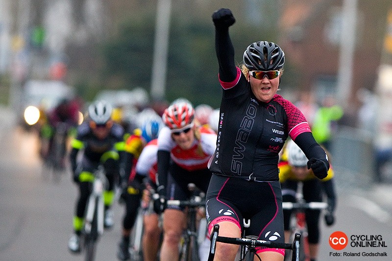 Van Baarle wint Omloop van Strijen