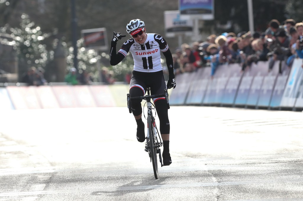 Brand voert Sunweb aan in Strade Bianche