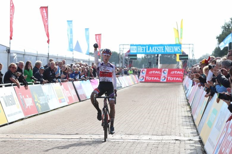 Jens Dekker stunt met zege in Gieten