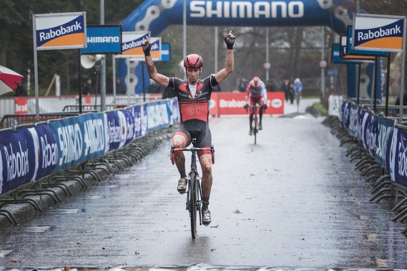 Dekker en De Jong winnen NK masters en amateurs