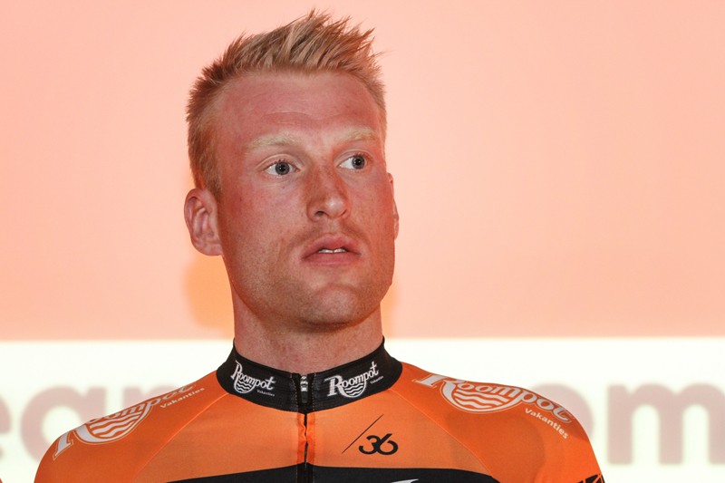 Roompot-Oranje Peloton voor Het Nieuwblad