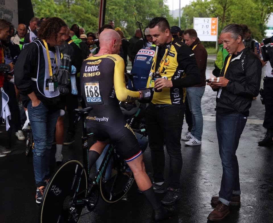 Van Emden zevende in glibberige openingstijdrit Tour