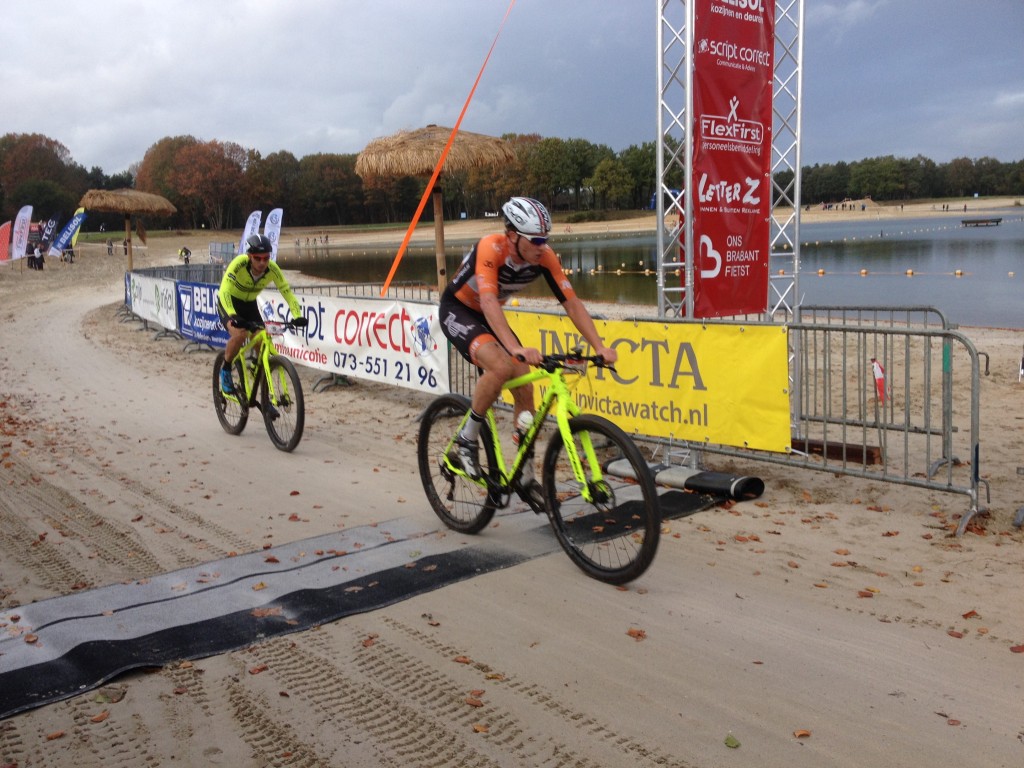 Vermeltfoort en Rooijakkers winnen Brabant Beach Battle