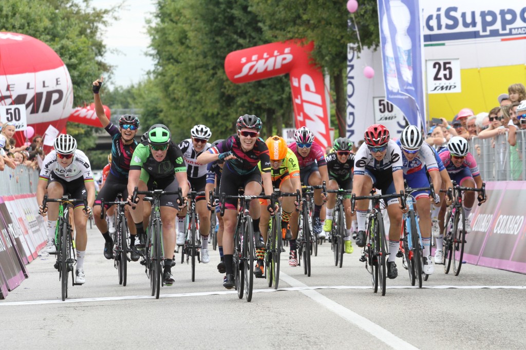 Barnes wint in Giro Rosa, Van der Breggen leidt