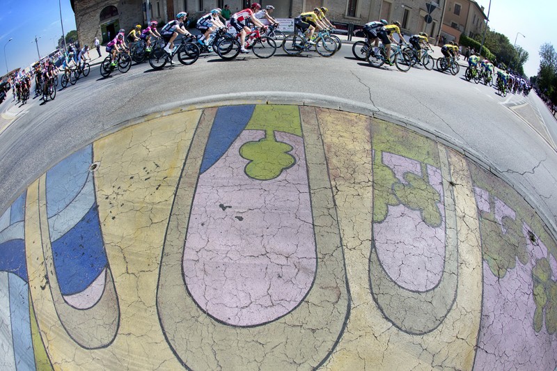 Giro: Hofland sprint naar 17e plaats in Forli