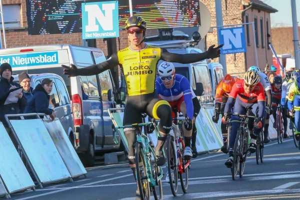 Groenewegen wint Kuurne-Brussel-Kuurne