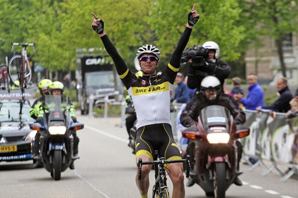 Harms wint Dorpenomloop door Drenthe