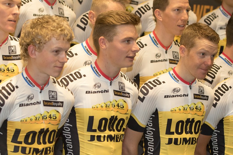 Lotto-Jumbo mikt op Hofland in Hamburg