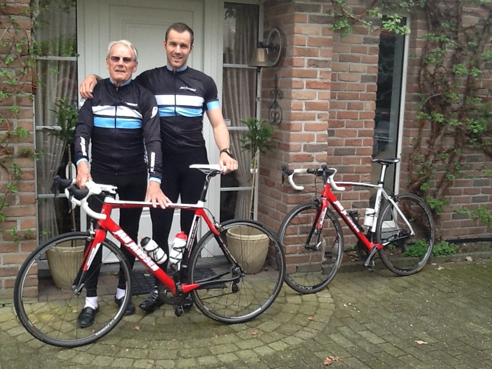 Kleinzoon Jan Janssen fietst op Tourparcours