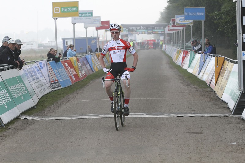 Dekker wint met solo SP-opener in Gieten