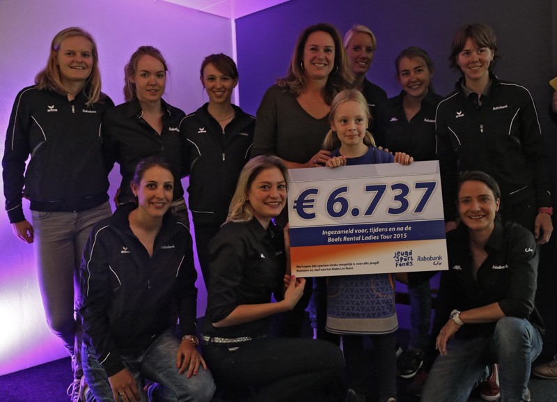 Rabo-Liv haalt 6737 euro op voor Jeugdsportfonds