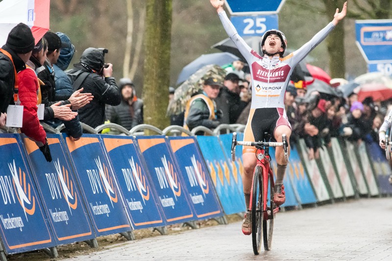 Kaptheijns sprint naar zege in Lille