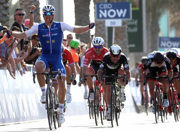 Kittel houdt Groenewegen van zege in Dubai