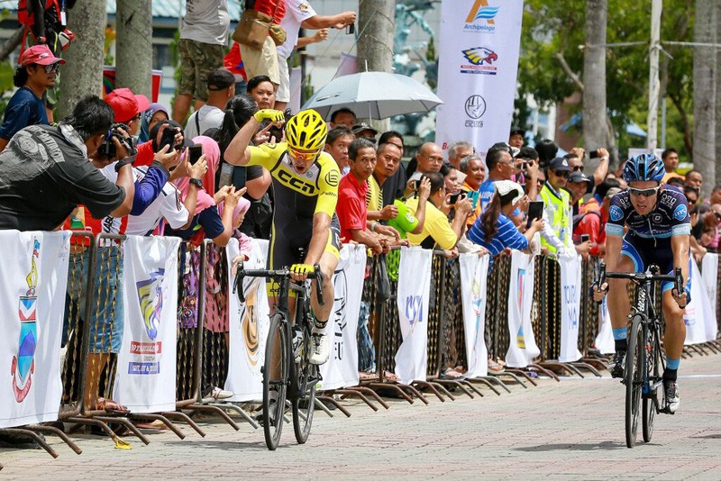 Jos Koop wint in Tour of Borneo