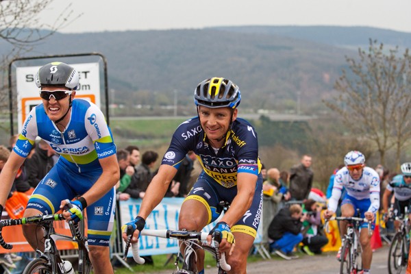 Karsten Kroon stapt uit de Giro