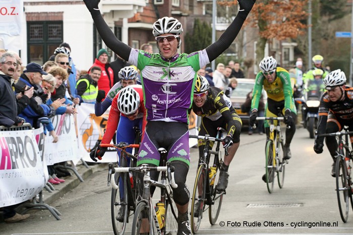 Kweldam sprint naar winst in Veenkolonien