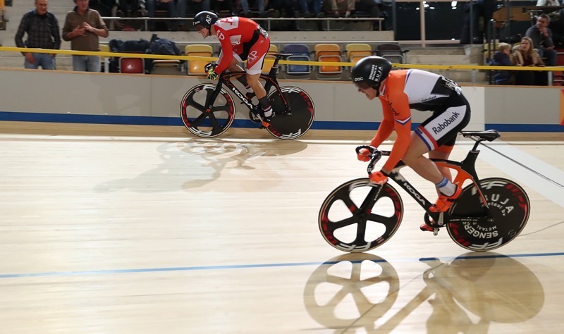 Lavreysen verovert goud op keirin in Milton