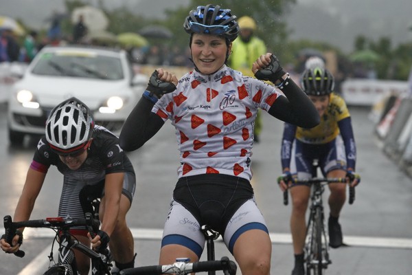 Team Hitec rijdt in Ronde van Overijssel