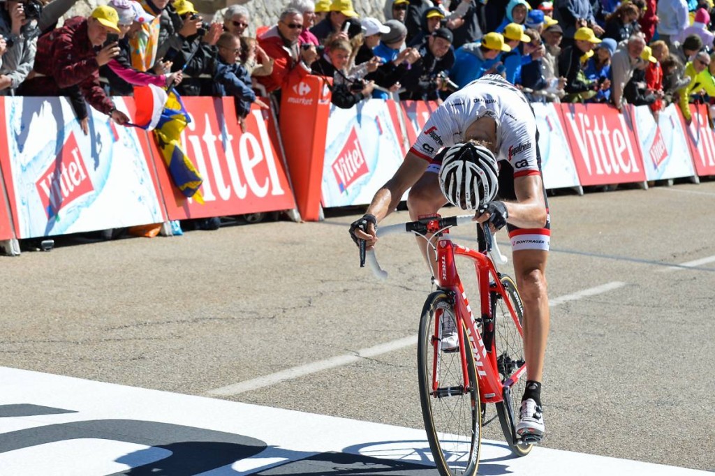 Mollema verliest tijd in eerste Alpenrit