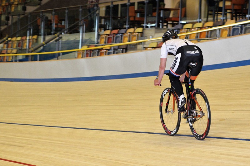 Nieuwe wielerbaan Omnisport Apeldoorn in gebruik