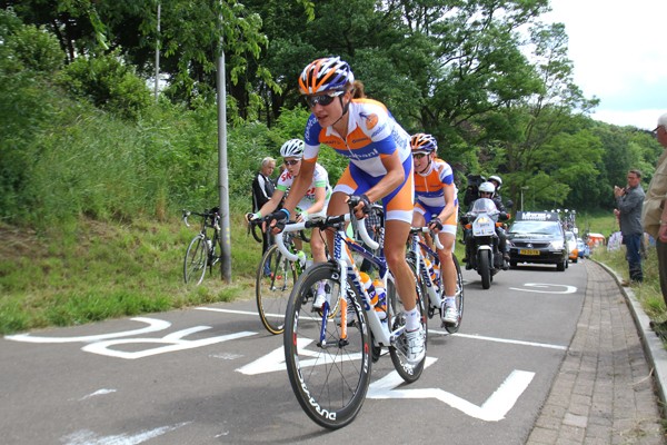 5  UCI-vrouwenteams , 7 continental teams in Nederland