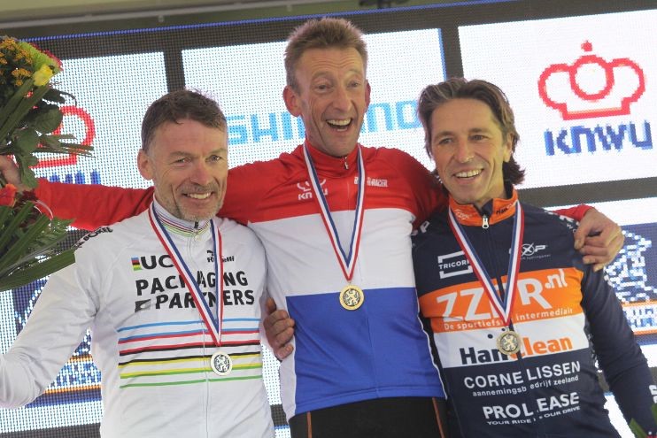 NK Veldrijden: de medaillewinnaars van dag 1