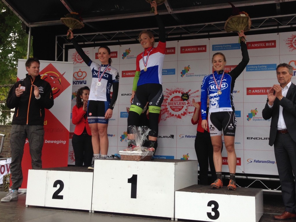 Van Zandbeek en Elferink winnen NK MTB Marathon