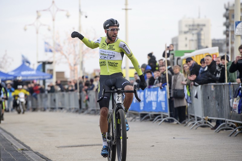 Ockeloen en Rooijakkers Europees Kampioen Strandrace