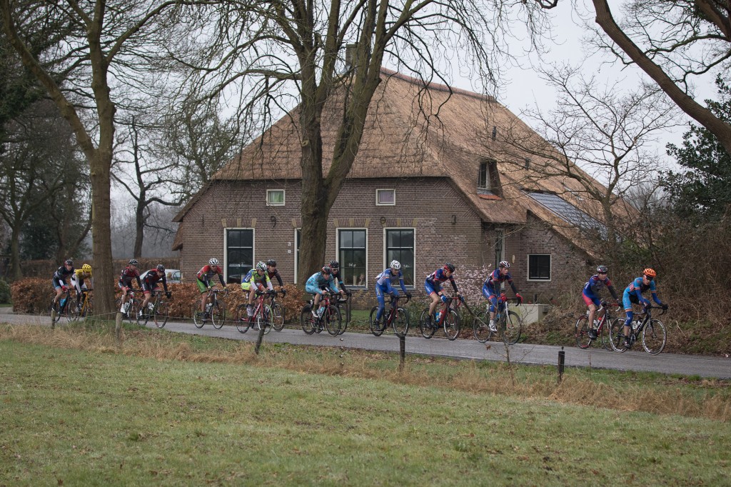 Restrictie Nederlandse junioren buitenlandse teams van de baan