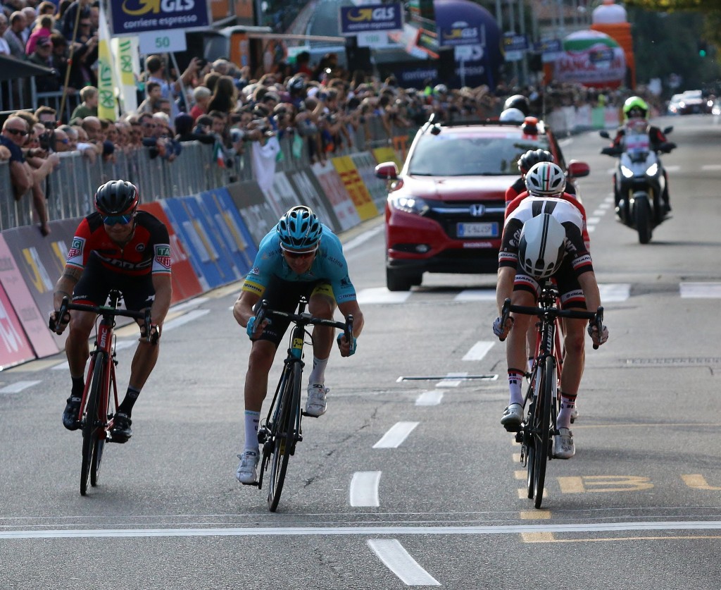 Sam Oomen elfde in Ronde van Lombardije