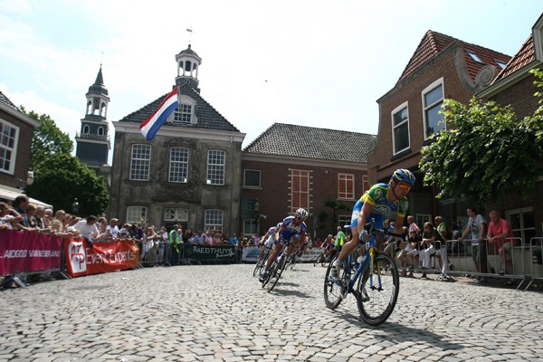 Twentse renners fietsen voor behoud NK Ootmarsum