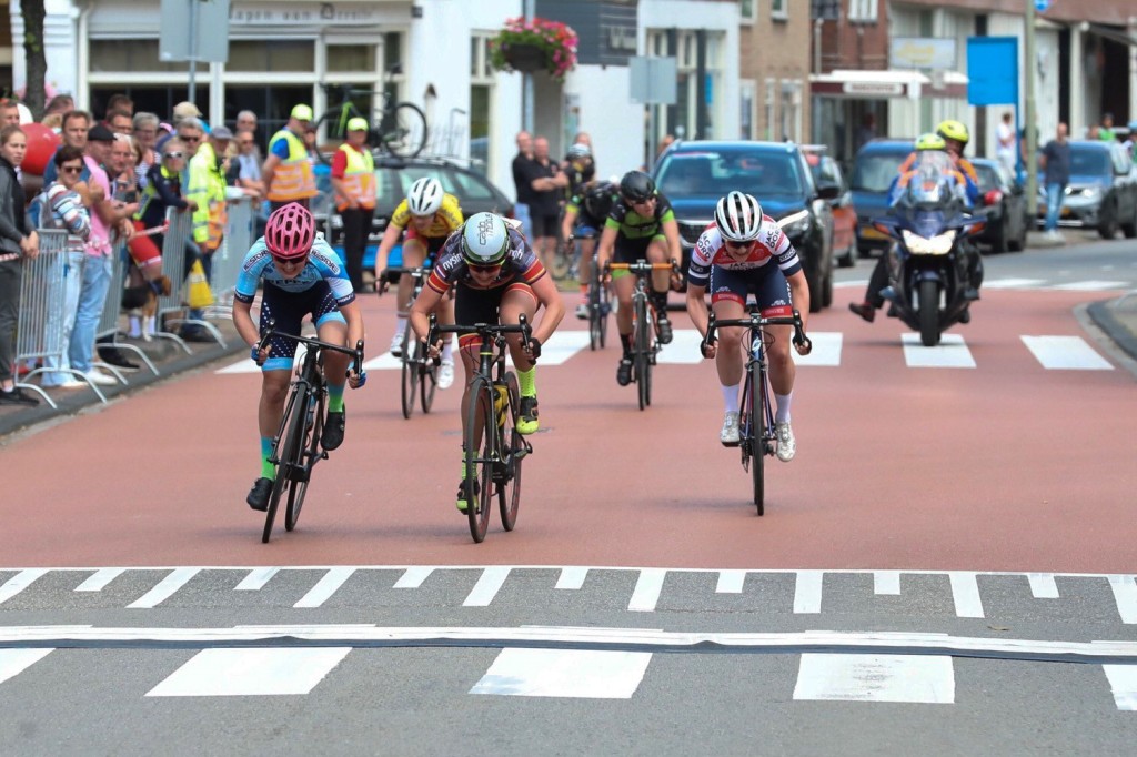 Pit en Meijering winnaars in Wielerweekend Roden (+video)