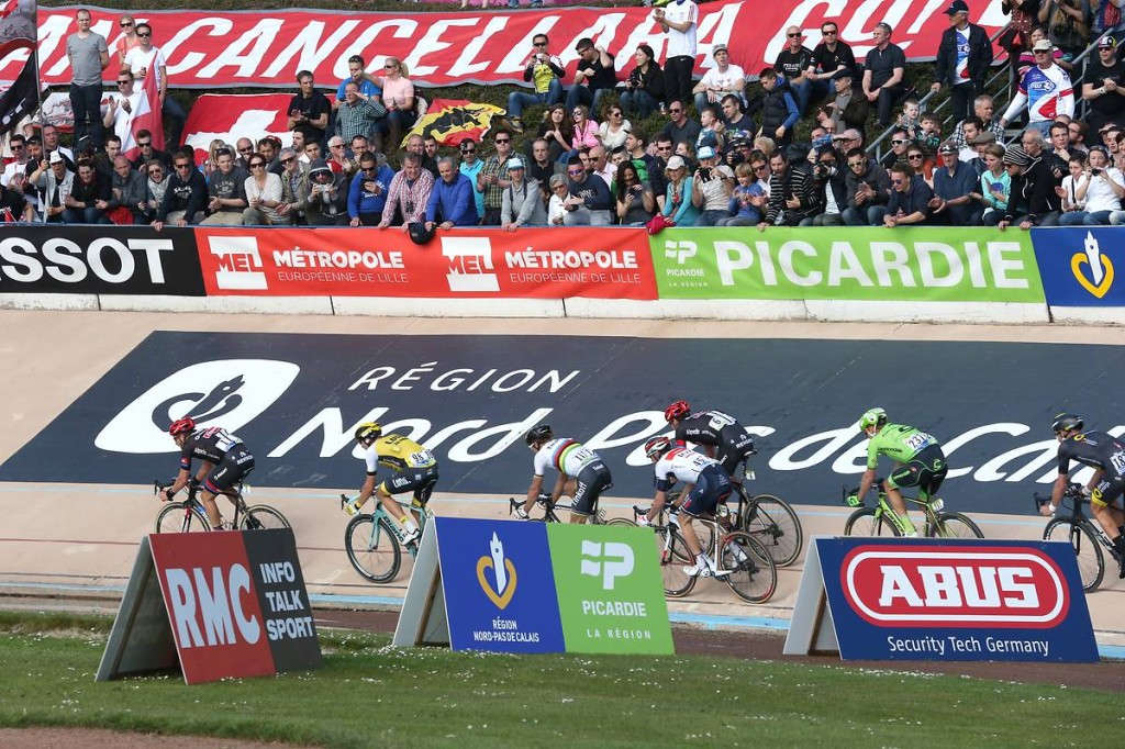 Hayman wint Parijs-Roubaix, Sinkeldam 15e