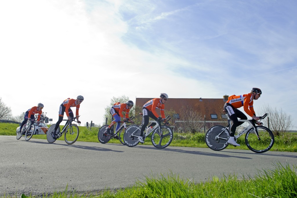 ZLM Roompot Tour start met ploegentijdrit