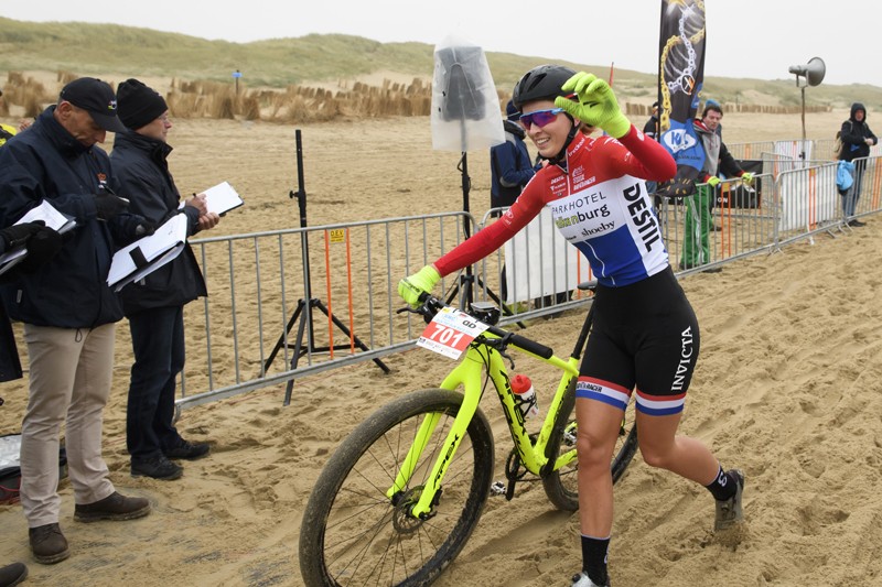 De Nijs en Rooijakkers winnen in Scheveningen