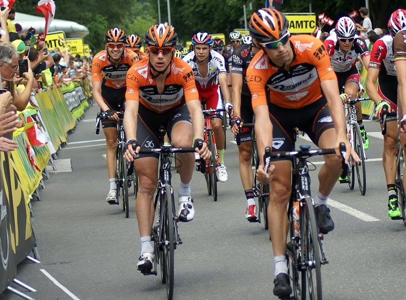 Roompot-Oranje Peloton loopt schade op